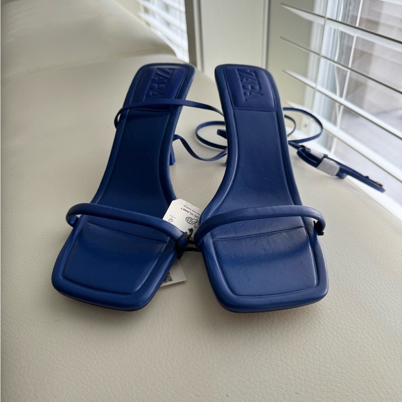 Ankle strap heels - Picture 5 of 5